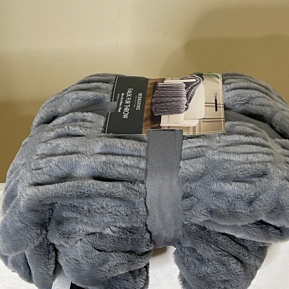 Berkshire Faux Fur Throw in Gray - Picture 5 of 7